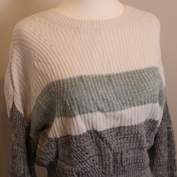 π΄3 for $20π΄ Cropped Knitted Sweatshirt - Picture 4 of 11